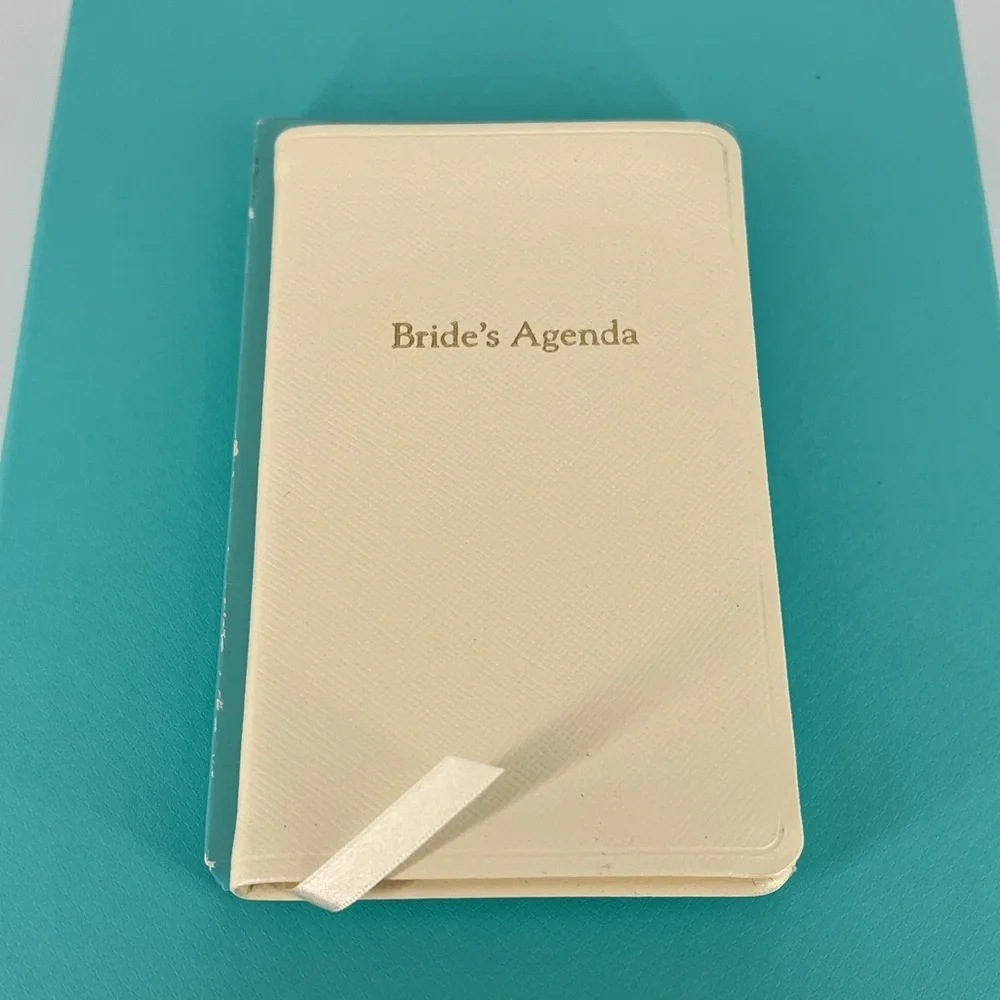 Tiffany and co‎ brides book